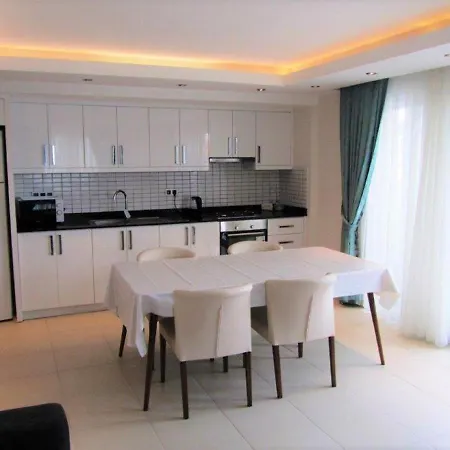 Tropical Gardens E 7 Spacious Duplex 4 Bed Apartment *