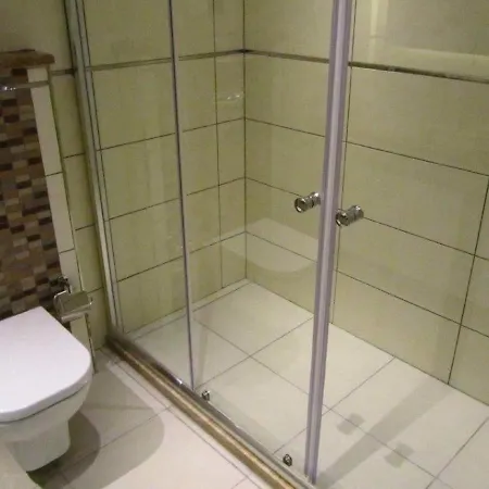 Tropical Gardens E 7 Spacious Duplex 4 Bed Apartment *