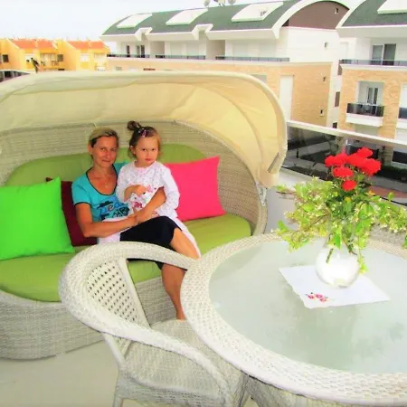 アパート Tropical Gardens E 7 Spacious Duplex 4 Bed シダ
