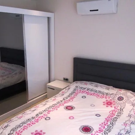Tropical Gardens E 7 Spacious Duplex 4 Bed アパート