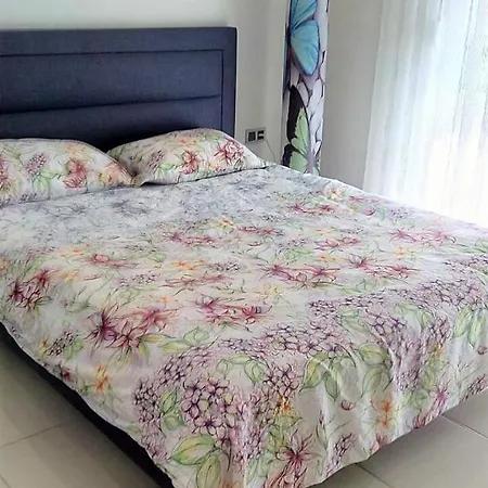 Tropical Gardens E 7 Spacious Duplex 4 Bed シダ